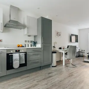 2 Double Bedroom Flat With Parking , Bournemouth United Kingdom
